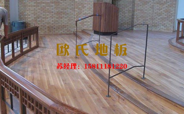怎么尋找性價(jià)比高的舞臺運(yùn)動(dòng)木地板——?jiǎng)P潔地板